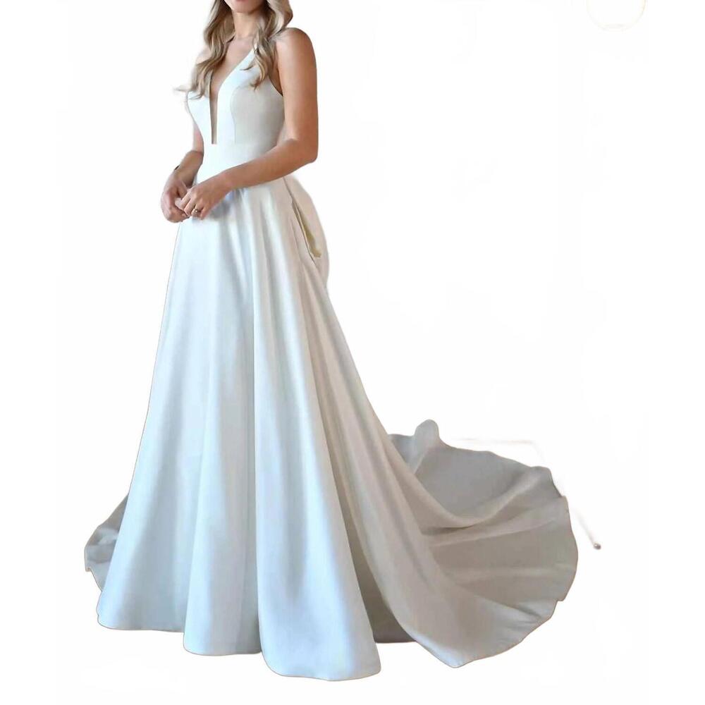NEW STELLA YORK simple wedding gown with keyhole back & bow detail in shades of - Picture 2 of 3
